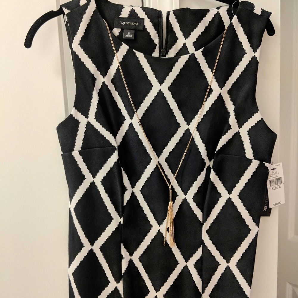*NEW Shift Dress w/ Necklace
